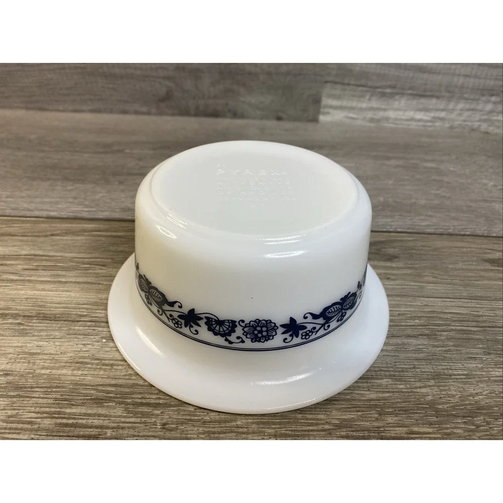 Pyrex Ramekin Custard Cup Unisex OS White Excellent Old Town Blue Floral Onion